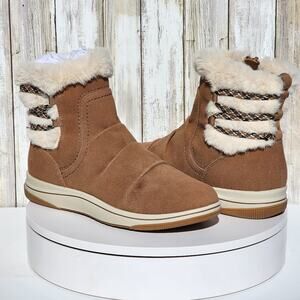 NEW - Clarks Women's Cloudsteppers Breeze Cozy Boots - Size 6 M - Dark Sand